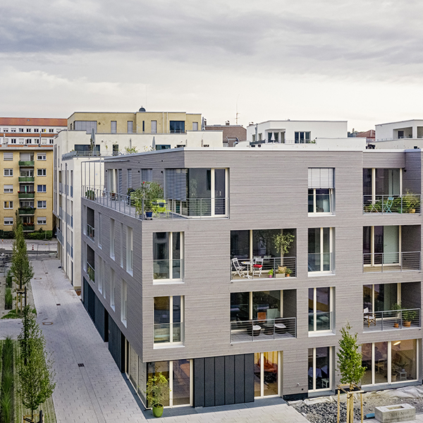 Nachverdichtung im urbanen Raum: CO2-neutrales Wohnbauprojekt „MaxAcht“ im  Olga-Areal in Stuttgart. Bild: Jürgen Pollak Photographie & Film